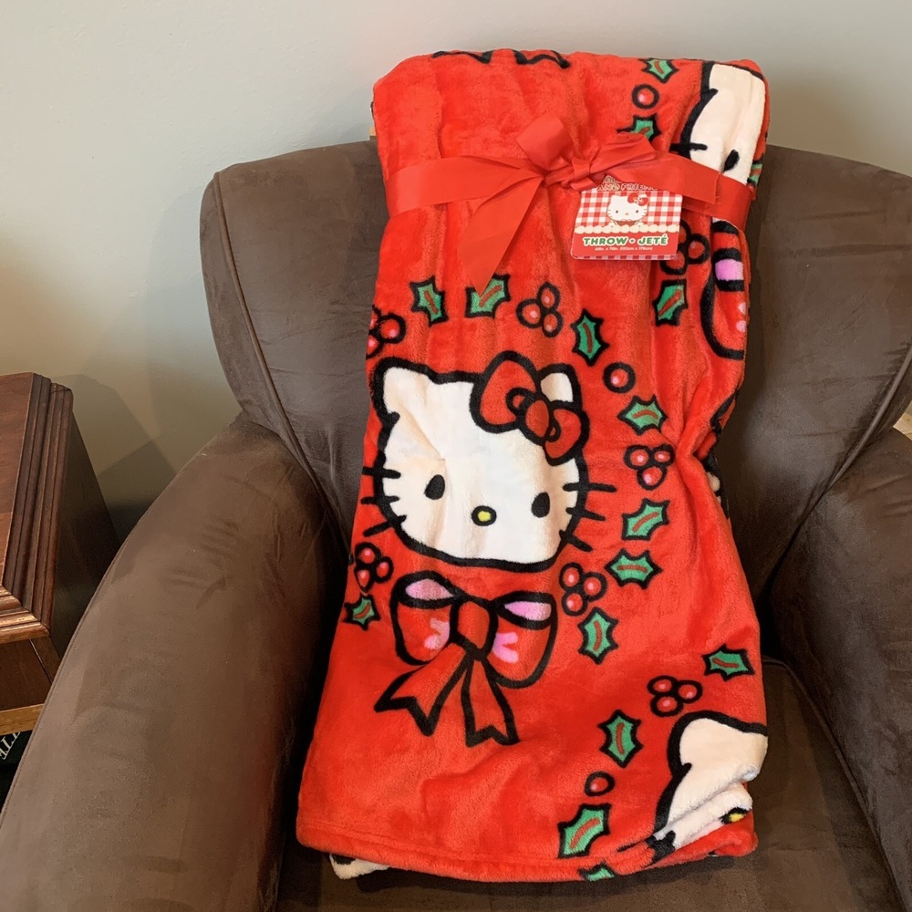 Hello Kitty Red Holiday Wreath Christmas Throw Blanket Plush 60" x 70" NWT
